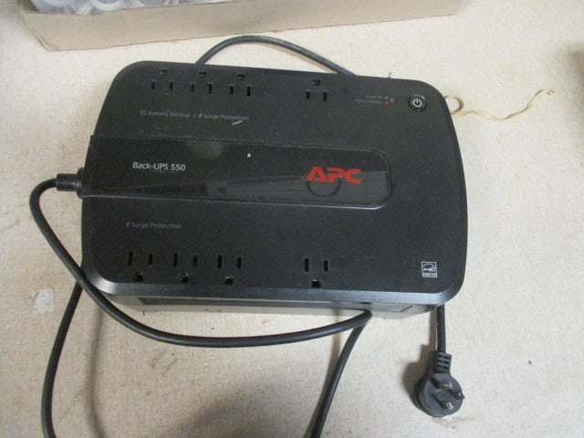 APC Back UPS_550: Powers On