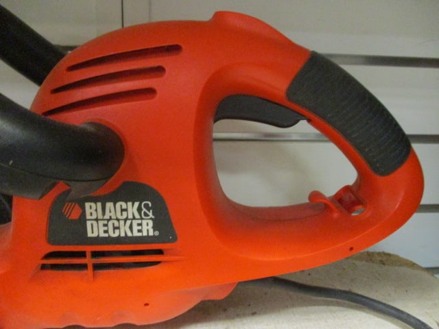 Black & Decker Electric Hedge Clipper - 3
