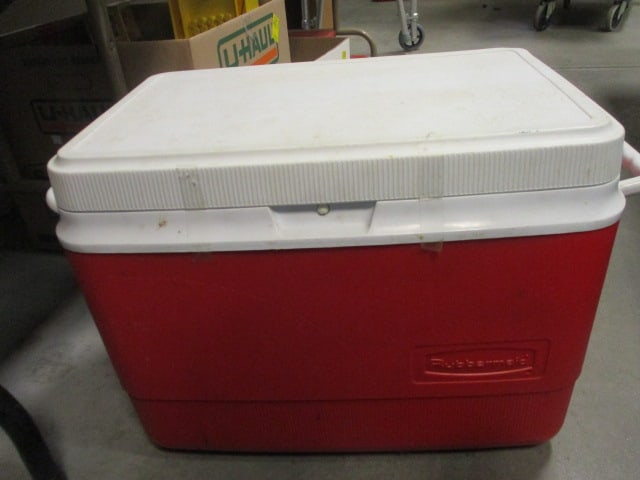 Rubbermaid Cooler: .