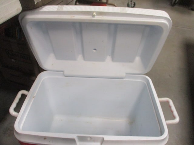 Rubbermaid Cooler - 3
