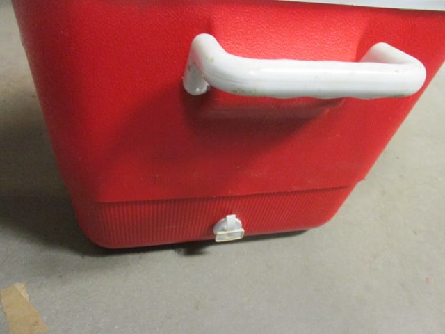 Rubbermaid Cooler - 4