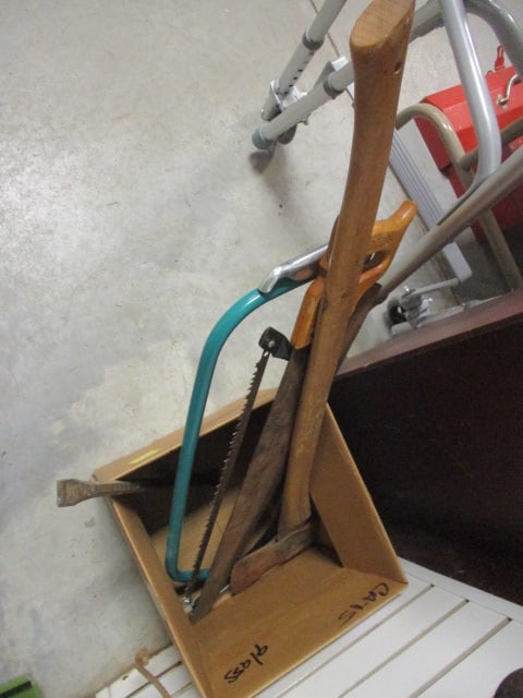 Carpenter Tools-Saws, Nail Puller, Axe: .