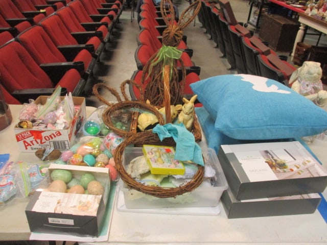 Easter Decorations-Eggs, Garland, Grapevine Bunnies, Decorative Orbs, etc.: .