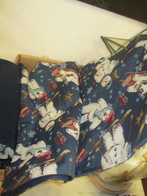 Snowman (Lot of 2) Table Runners, Christmas Tree Skirt, &: 7 Matching Placemats