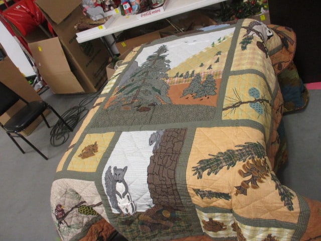 Pair of Patch Magic Quilted Woodland Style Twin Bedspreads: .