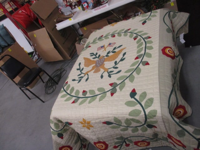 Pair of Twin Applique Quilted Bedspreads: 64" x 86"