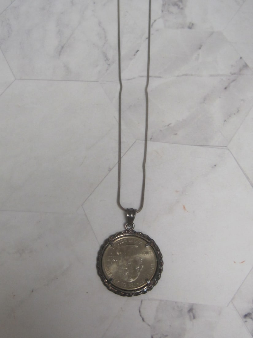 Sterling Silver 18" Chain with 2000 SC State Quarter Pendant in Sterling Silver Rope Bezel: South Carolina State Quarter Pendant