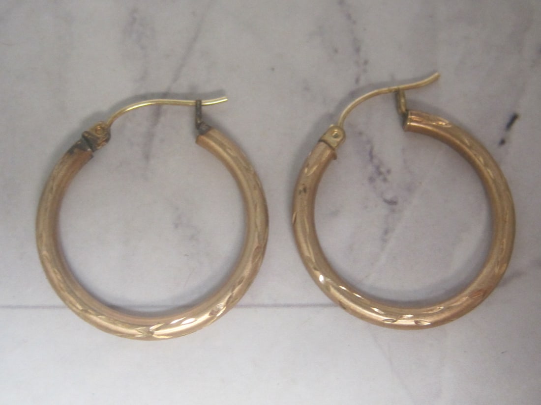 10k Gold Etched Hoop Earrings: Weighs 1.3 grams