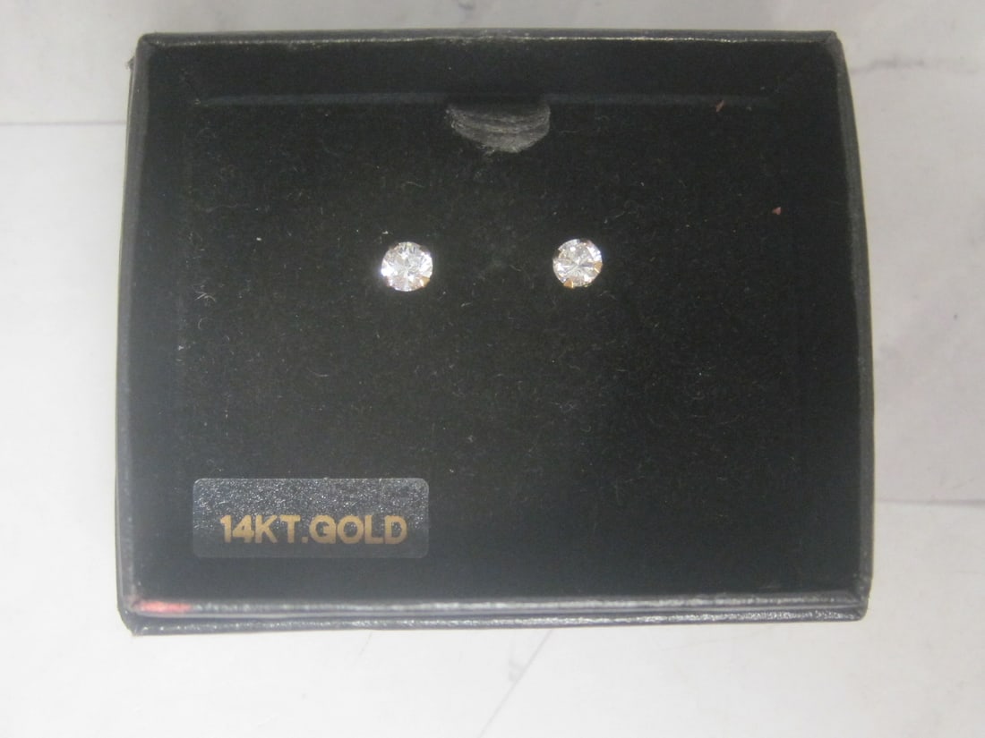 14k Gold CZ Stud Earrings: .