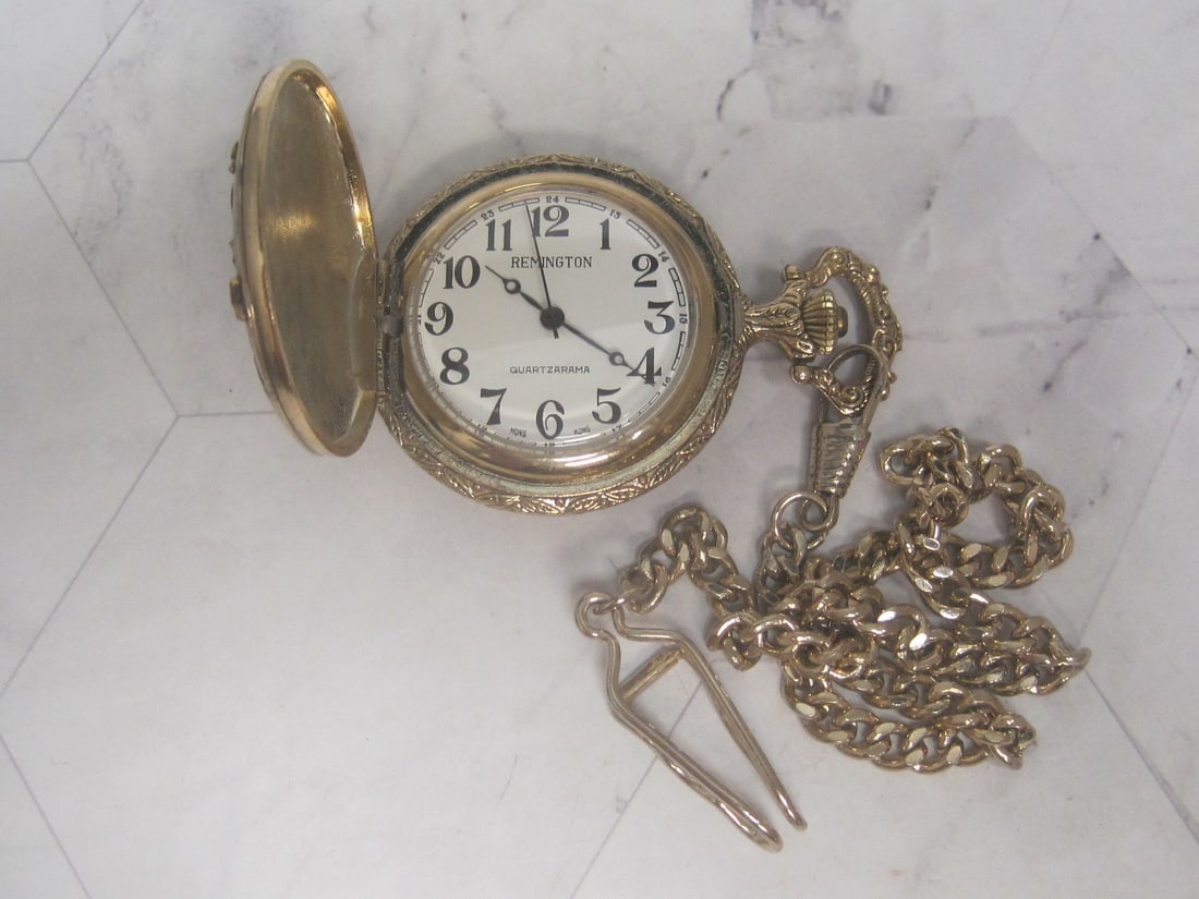 Remington Quartzarama Pocketwatch in Hunting Case & Watch Chain: Needs battery