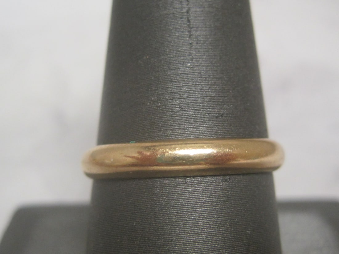 14k Gold Band Ring: Weighs 3 grams, Size 9 1/2