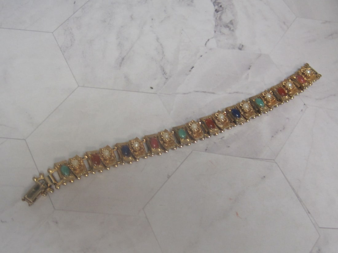 7 1/2" Goldtone Vintage Multi-Stone Panel Bracelet: .