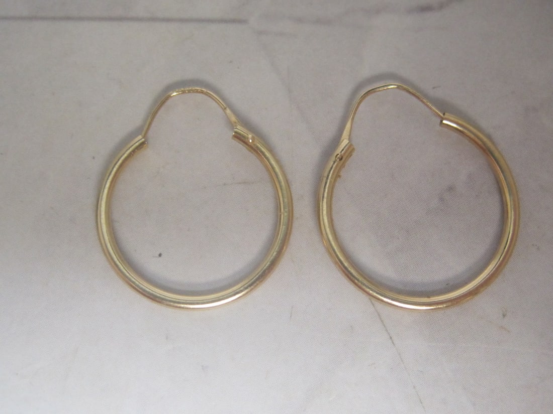 14k Gold Hoop Earrings: Weighs 0.3 gram