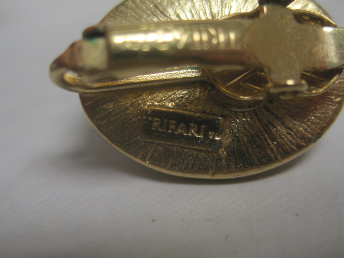 Vintage Trifari White & Gold Clip Earrings - 3