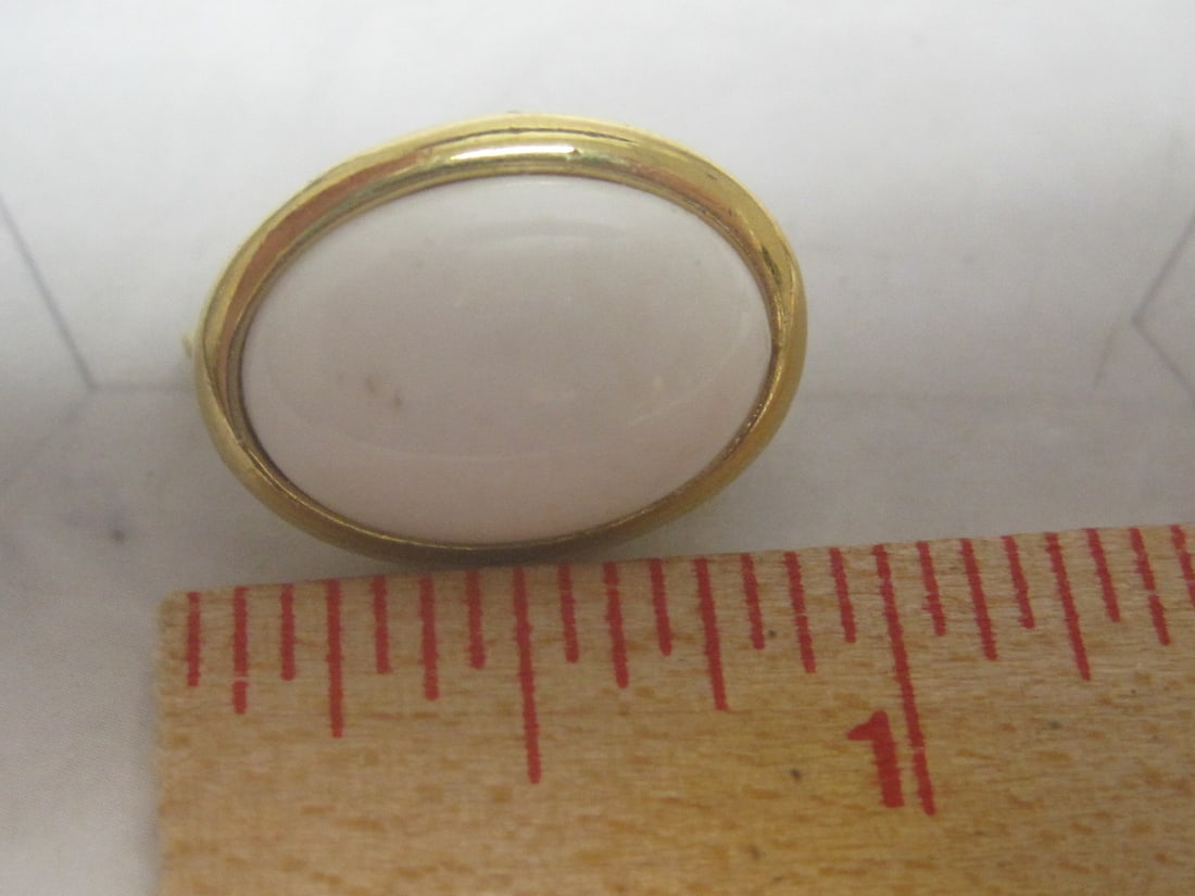 Vintage Trifari White & Gold Clip Earrings - 4