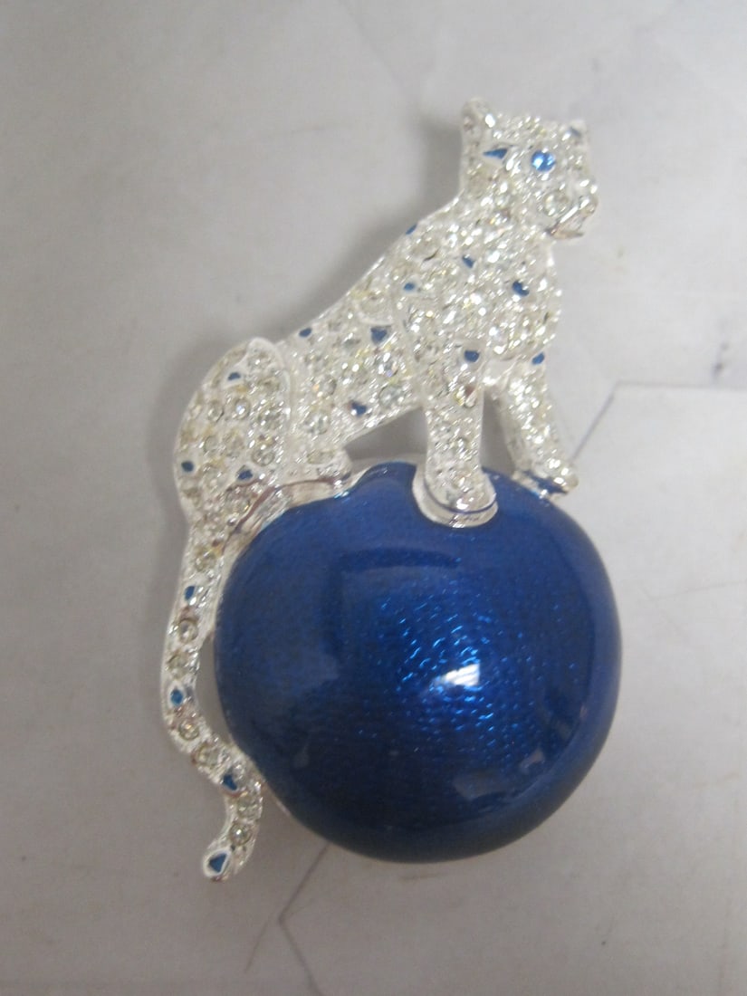 Napier Silvertone Leopard Brooch with Rhinestones: .