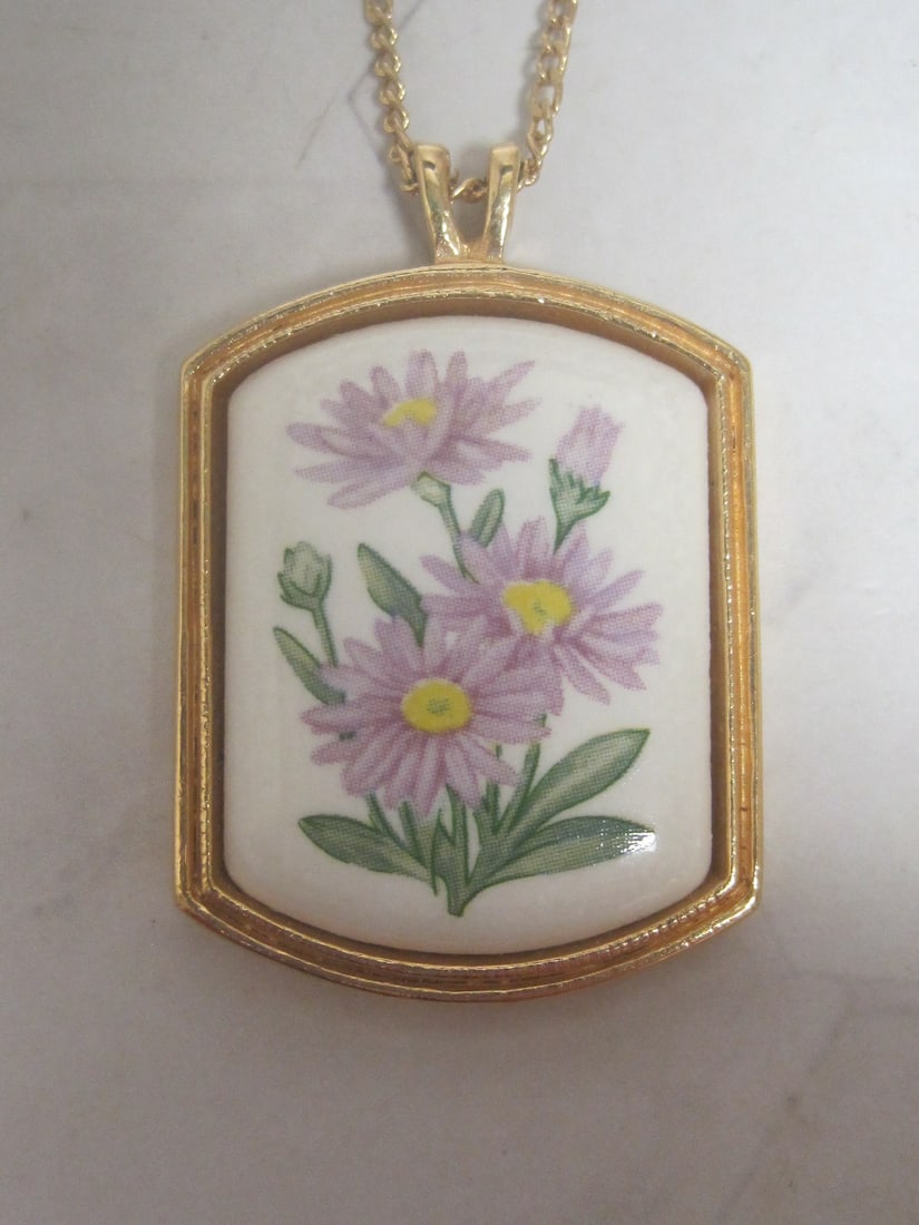 1980's Avon "Floral Heritage" Porcelain Pendant on 18" Goldtone Chain - 2