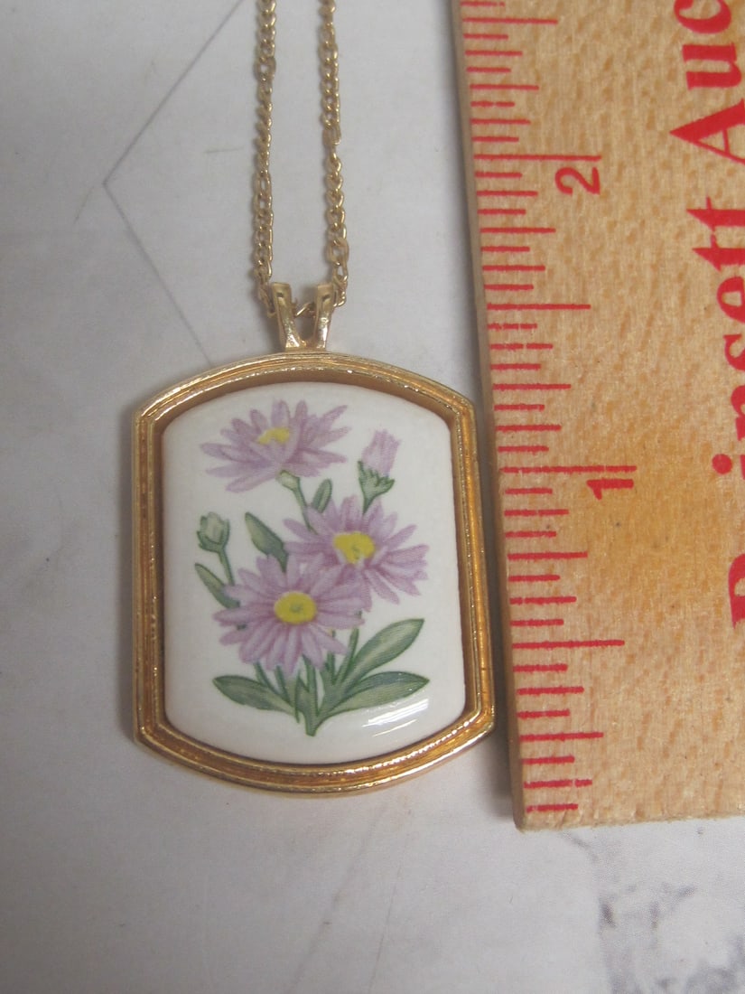 1980's Avon "Floral Heritage" Porcelain Pendant on 18" Goldtone Chain - 6