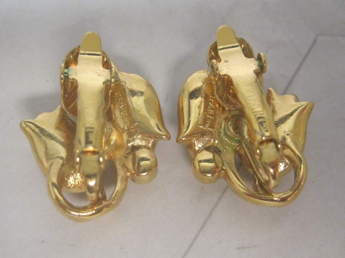 Vintage Trifari Clip-On Earrings with Pink Cabochon Stones & Rhinestones - 3