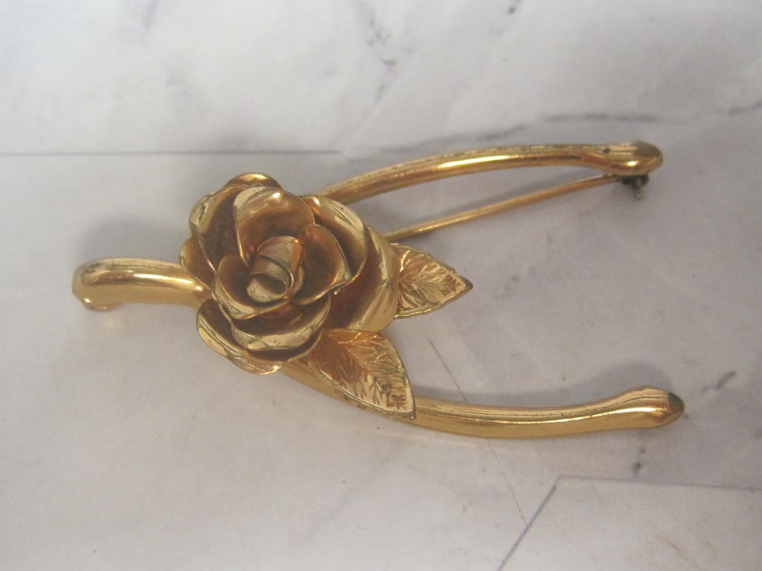Coro Goldtone Flower Brooch: .