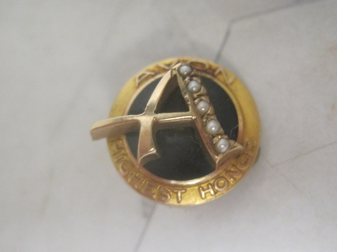 10k Gold Avon Highest Honor Lapel Pin: Weighs 4.5 grams