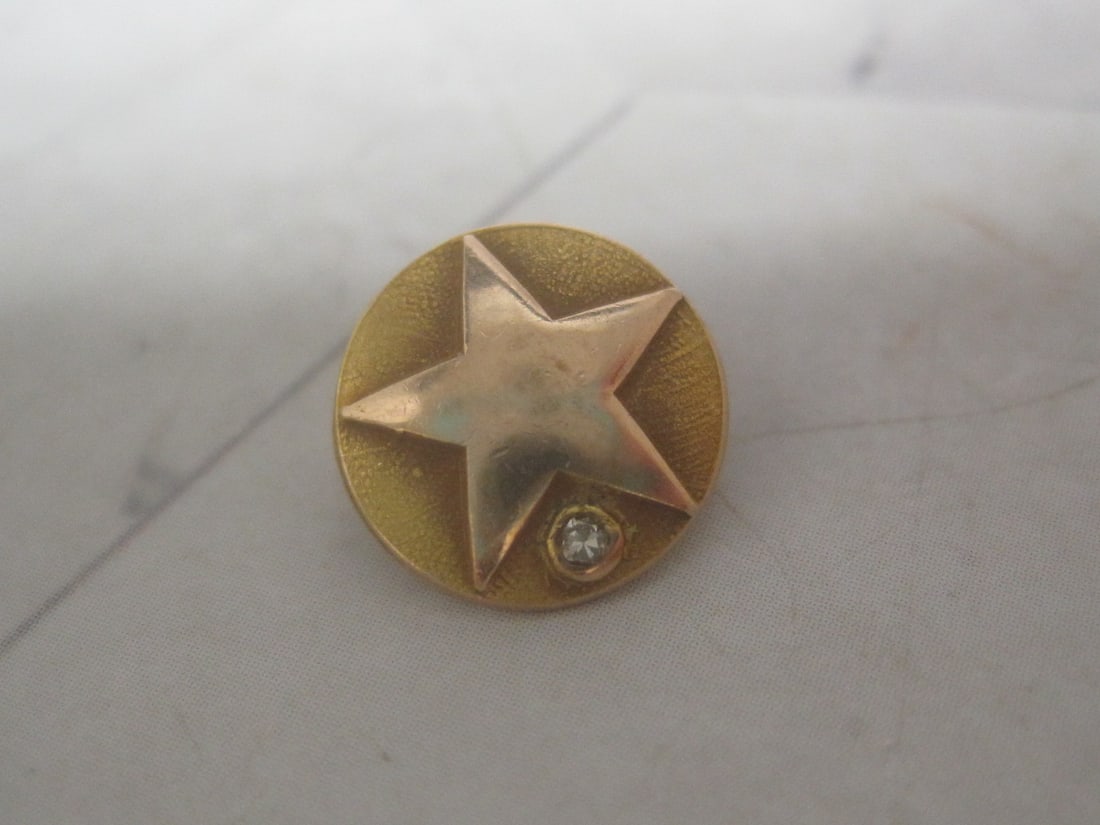 10k Gold "Star" Lapel Pin: Weighs 1.1 grams