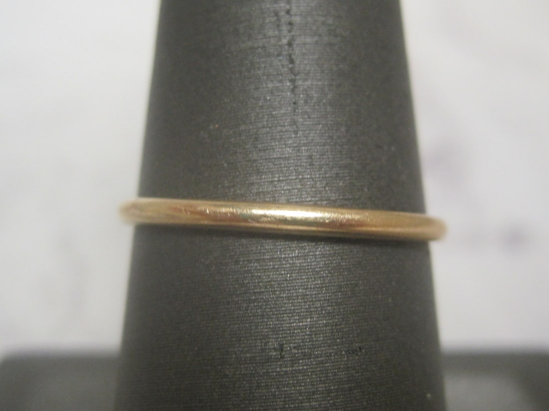 14k Gold Band Ring: Weighs 1.2 grams, Size 8