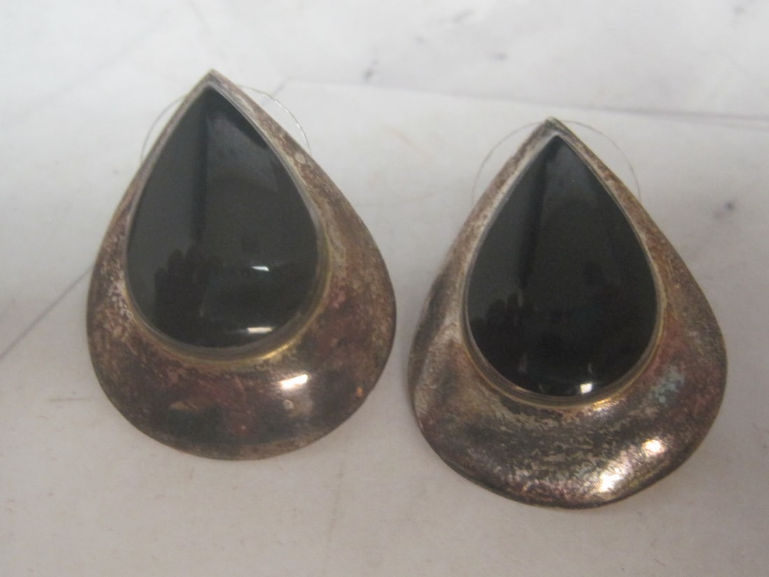 Sterling Silver Onyx Pierced Earrings: Weighs 8.6 grams