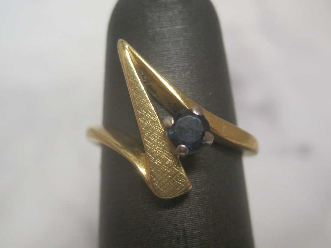 14k Gold Ring with Blue Stone: Weighs 3 grams, Size 3 1/4