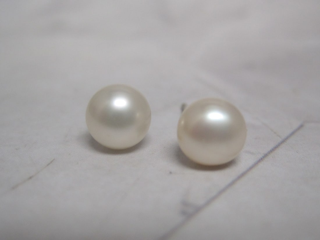 Pearl Earrings with 14k Gold Posts: .