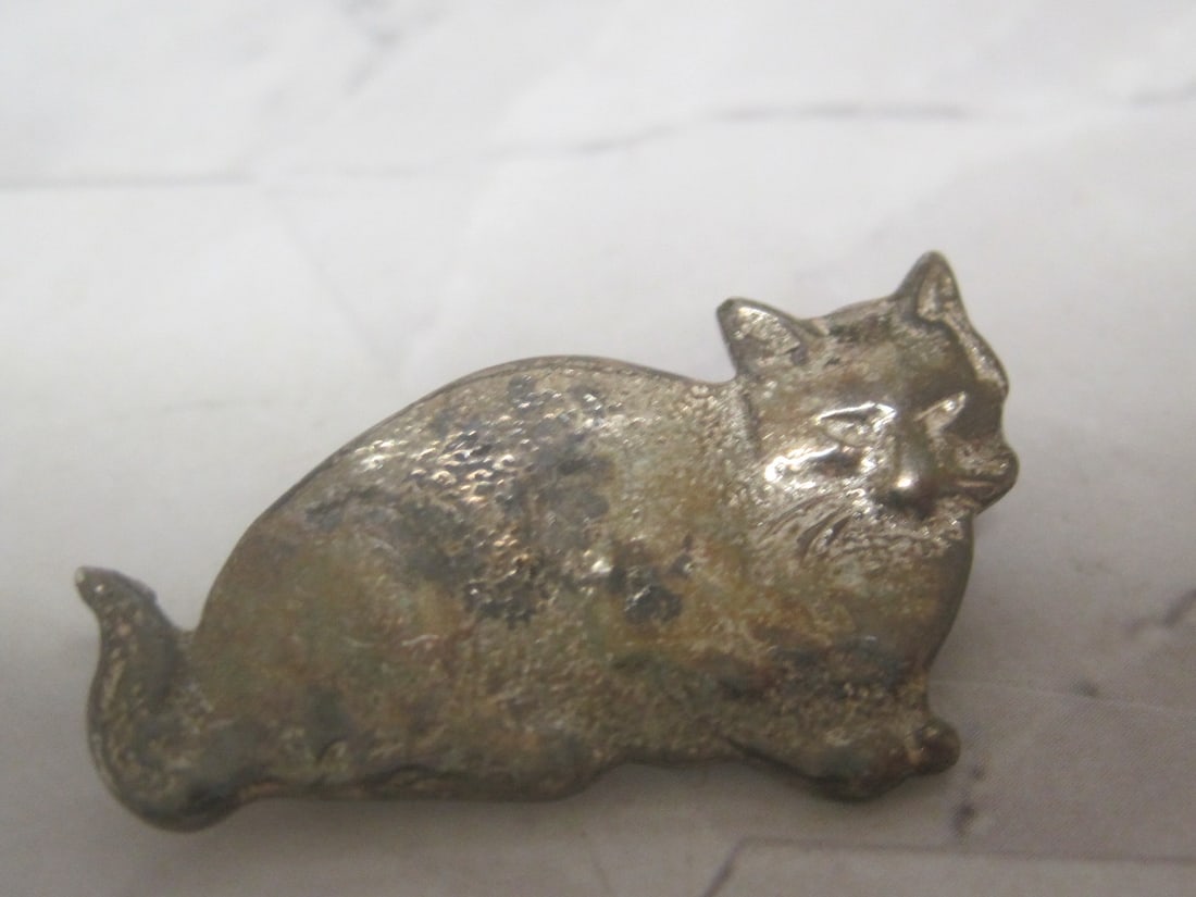 Sterling Silver Cat Brooch: Weighs 5.5 grams