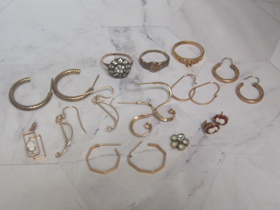 Lot of Vintage Gold-Filled/Gold-Plated Jewelry: .