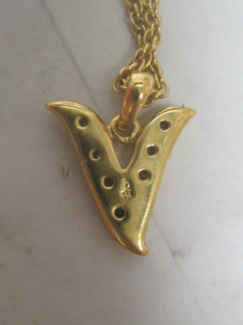 Danbury Mint Gold-Plated Chain with "V" Pendant - 3