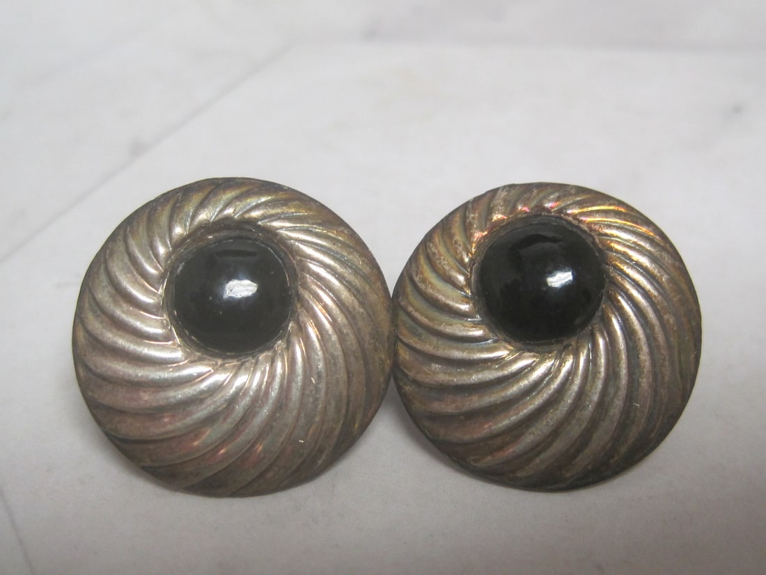 Sterling Silver Swirl Design Onyx Earrings: Weighs 2.7 grams