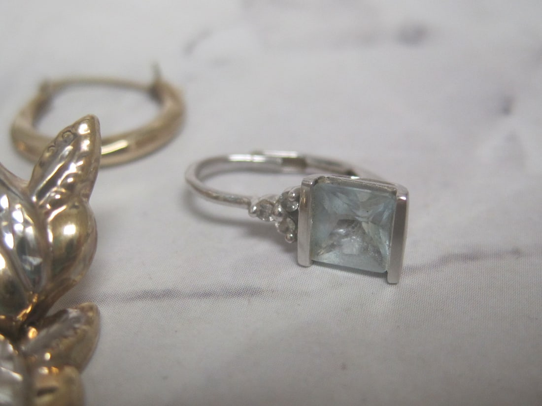 Lot of 5 10k Gold Single Earrings - 4