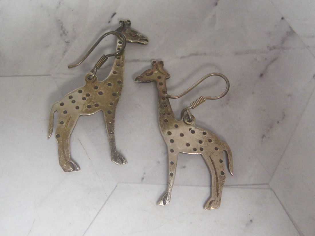 Sterling Silver Giraffe Earrings: Weighs 12 grams