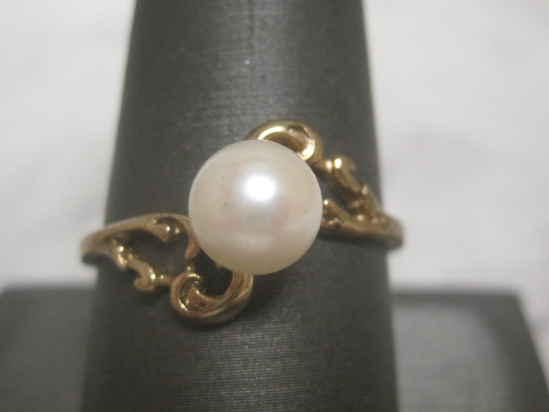 Sterling Silver Vermeil Pearl Ring: Weighs 2.2 grams, Size 10