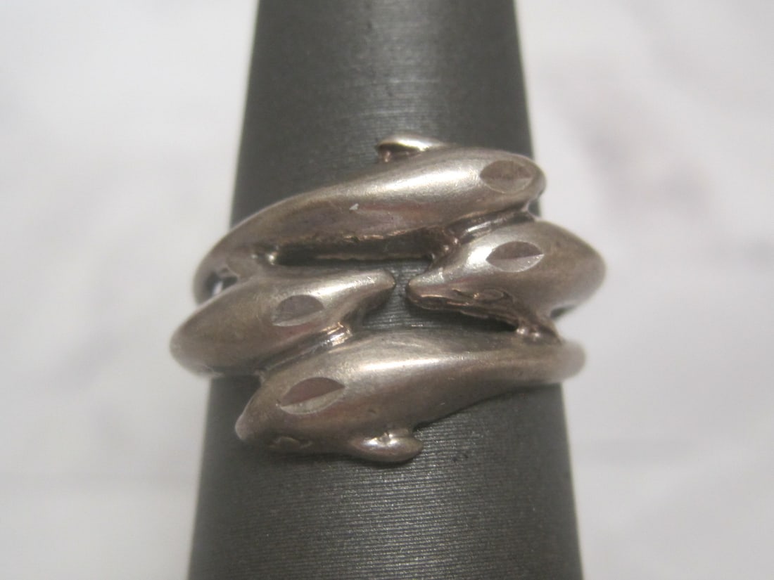 Sterling Silver Dolphin Ring: Weighs 3.6 grams, Size 7