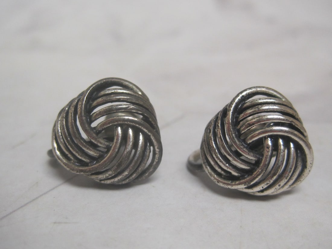 Vintage Beau Sterling Silver Knot Screwback Earrings: Weighs 5.8 grams