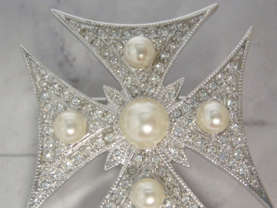 Vintage Silvertone Maltese Cross Brooch - 2