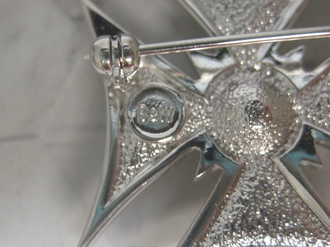 Vintage Silvertone Maltese Cross Brooch - 4