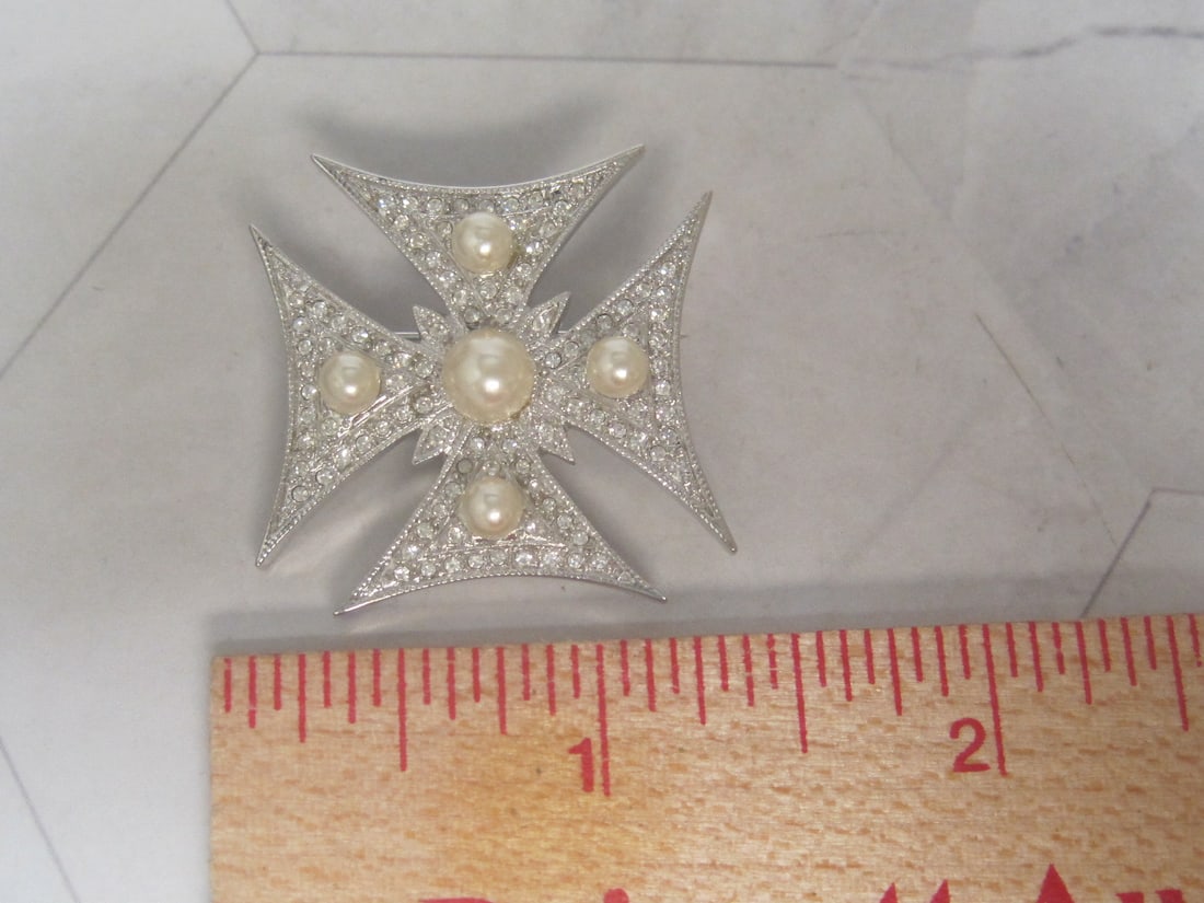 Vintage Silvertone Maltese Cross Brooch - 5