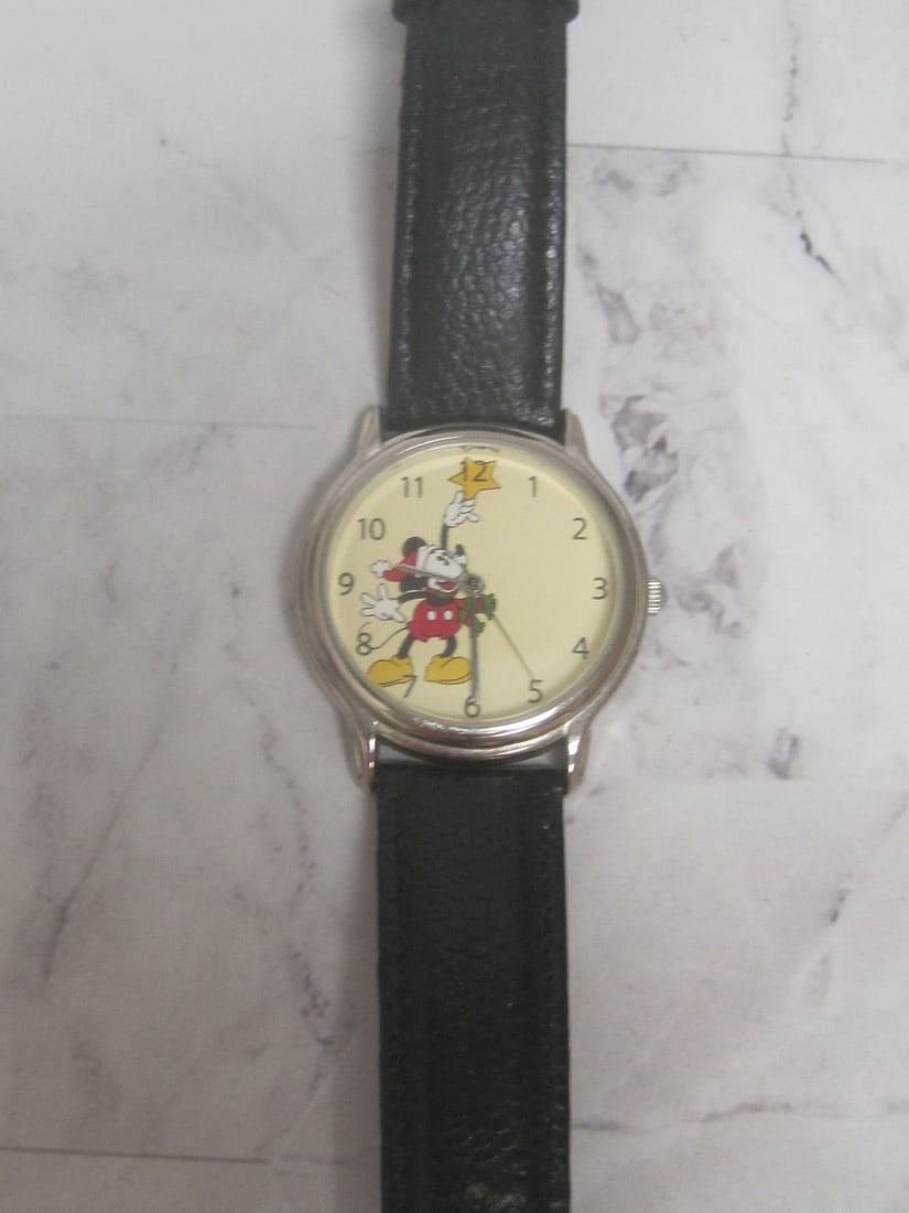 Walt Disney World Special Edition Collectors Series Mickey Mouse Christmas Watch: Walt Disney World Parks & Resorts Exclusive, Needs battery