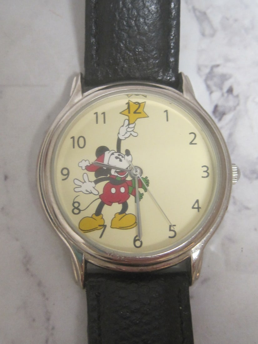 Walt Disney World Special Edition Collectors Series Mickey Mouse Christmas Watch - 2