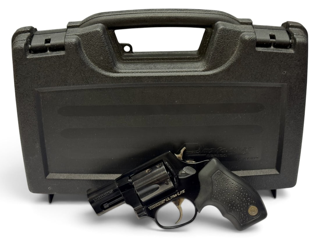 Excellent 1993 Taurus Model 85 Ultra-Lite .38 SPECIAL Revolver w/ Case: S#: DM66186 | 2" Barrel | 5-Shot, SA/DA | Ultra Lightweight |||| CONDITION: Excellent, Like new. Minor Storage wear and signs of little use. Mechanically functions. Bore is excellent ||||| CLASS: