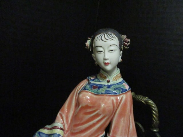 Three Chinese Shiwan Wucai Style Porcelain Geisha Figures and Wood Display with - 2