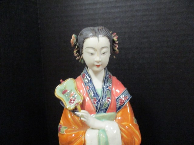 Three Chinese Shiwan Wucai Style Porcelain Geisha Figures and Wood Display with - 4
