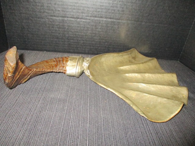 Unusual Hammered Brass and Ram Horn Cigar Ashtray: 12" x 16 1/2" x 4 1/2"h, has applied brass flower and leaf accent at bowl/horn joint