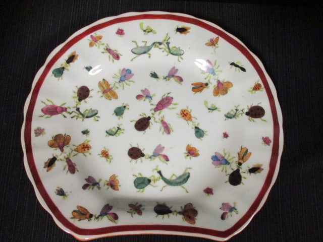 Signed Shell Shape Chinese Porcelain Plate with "Hundred Bugs" Motif - 2