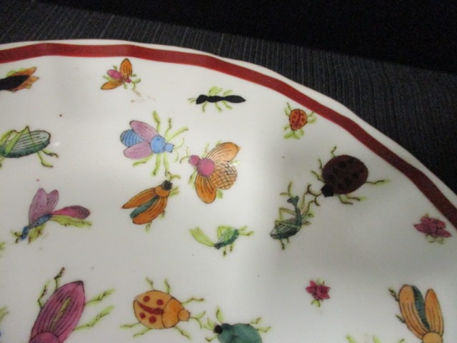 Signed Shell Shape Chinese Porcelain Plate with "Hundred Bugs" Motif - 3